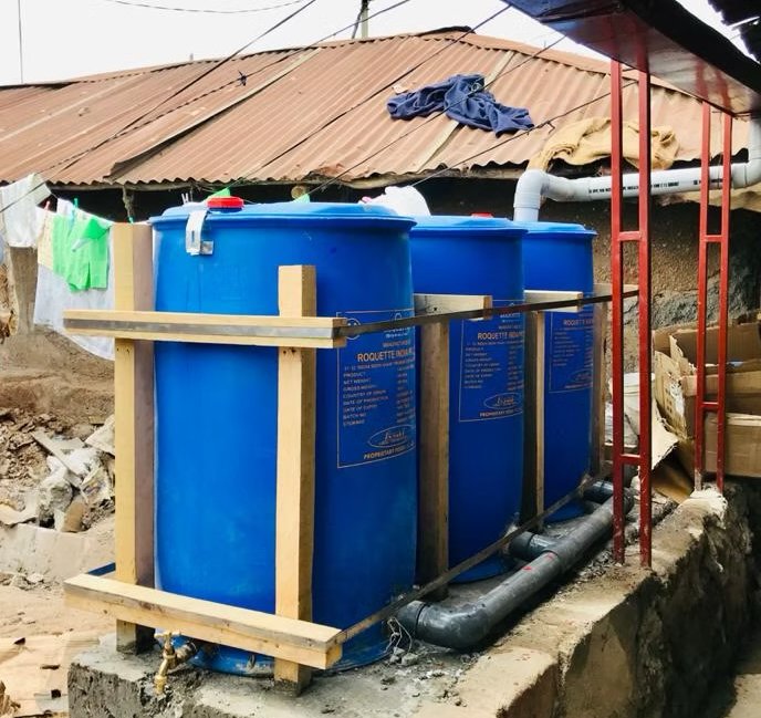 Rainwater gutter and harvesting system in Makina village, Kibera, managed by VUMA youth group. Photo credit: KDI.